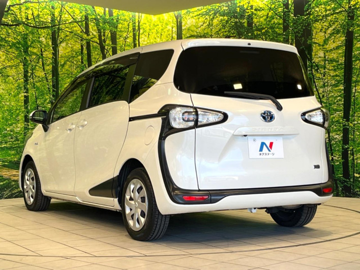 2017 Toyota Sienta DAA-NHP170G (UW-6a223f5397aa7)[15]