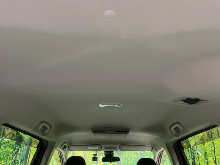 2017 Toyota Sienta DAA-NHP170G (UW-6a223f53aeffd)[28]