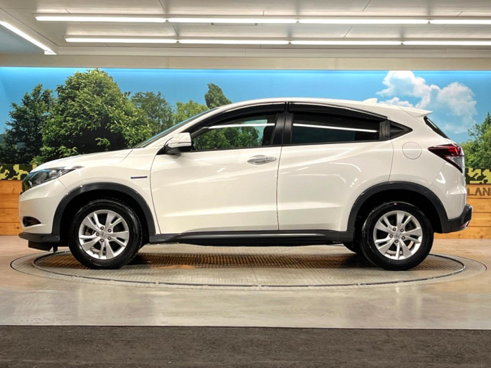 2016 Honda VEZEL DAA-RU3 (UW-6a223f655ae31)[14]