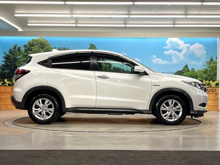 2016 Honda VEZEL DAA-RU3 (UW-6a223f655ae31)[18]