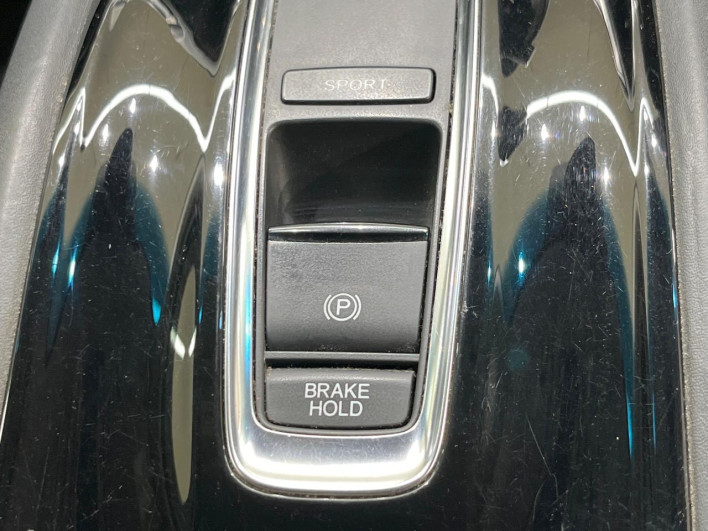 2017 Honda VEZEL DAA-RU3 (UW-6a223f65ab2c3)[28]