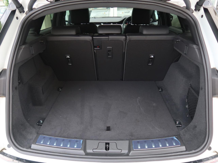 2024 Land Rover Range Rover Evoque 3CA-LZ2NB (UW-6a223f7b82a22)[20]