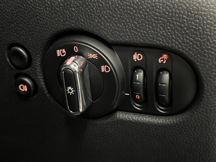 2021 Rover Mini 3DA-XV15MW (UW-6a223fa135c05)[23]