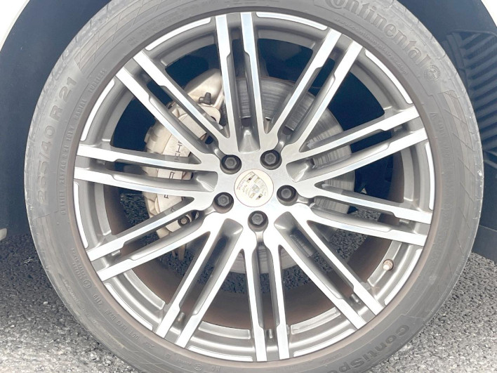 2015 Porsche Macan ABA-95BCTM (UW-6a223fa4b54d8)[17]
