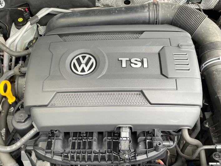 2014 Volkswagen The Beetle ABA-16CPL (UW-6a223fa54587f)[5]