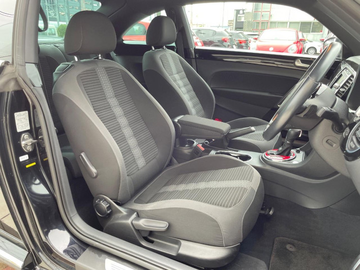 2014 Volkswagen The Beetle ABA-16CPL (UW-6a223fa54587f)[7]