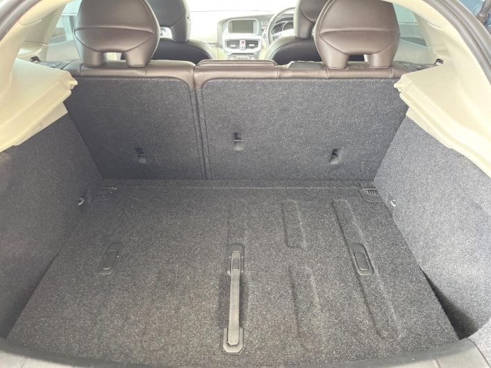 2014 Volvo V40 DBA-MB4164T (UW-6a223fa8172fe)[27]