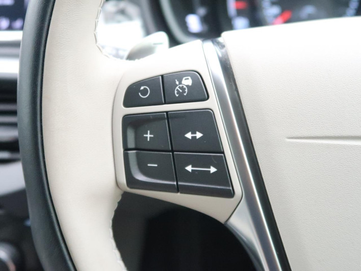 2019 Volvo V40 LDA-MD4204T (UW-6a223fa86bb46)[27]