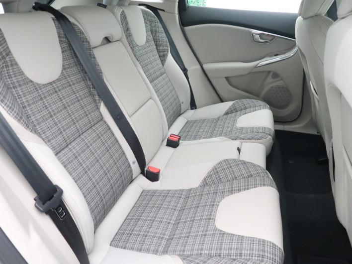 2019 Volvo V40 LDA-MD4204T (UW-6a223fa86bb46)[15]