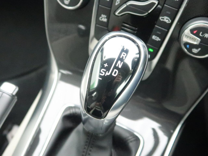 2019 Volvo V40 LDA-MD4204T (UW-6a223fa86bb46)[23]