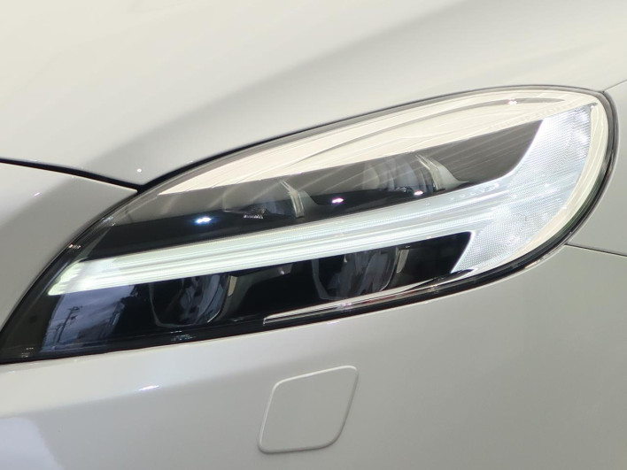 2019 Volvo V40 LDA-MD4204T (UW-6a223fa86bb46)[5]