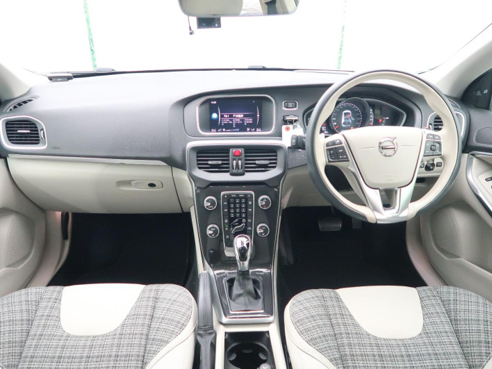 2019 Volvo V40 LDA-MD4204T (UW-6a223fa86bb46)[17]