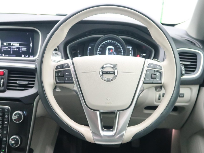 2019 Volvo V40 LDA-MD4204T (UW-6a223fa86bb46)[18]