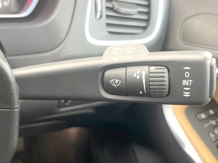 2016 Volvo V40 CBA-MB420XC (UW-6a223fa8d8cc3)[29]