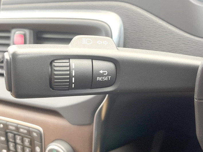 2016 Volvo V40 CBA-MB420XC (UW-6a223fa8d8cc3)[28]