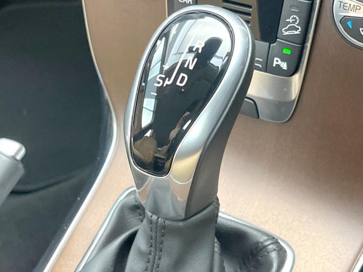 2016 Volvo V40 CBA-MB420XC (UW-6a223fa8d8cc3)[22]
