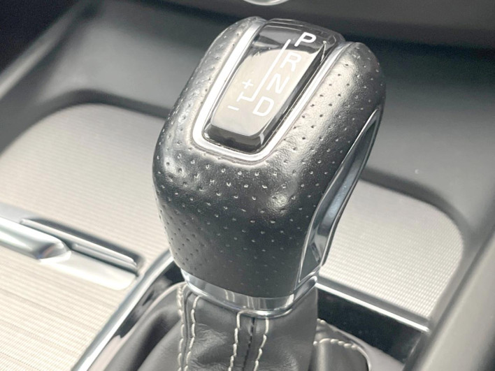 2018 Volvo XC60 LDA-UD4204TXC (UW-6a223faa5a21f)[13]