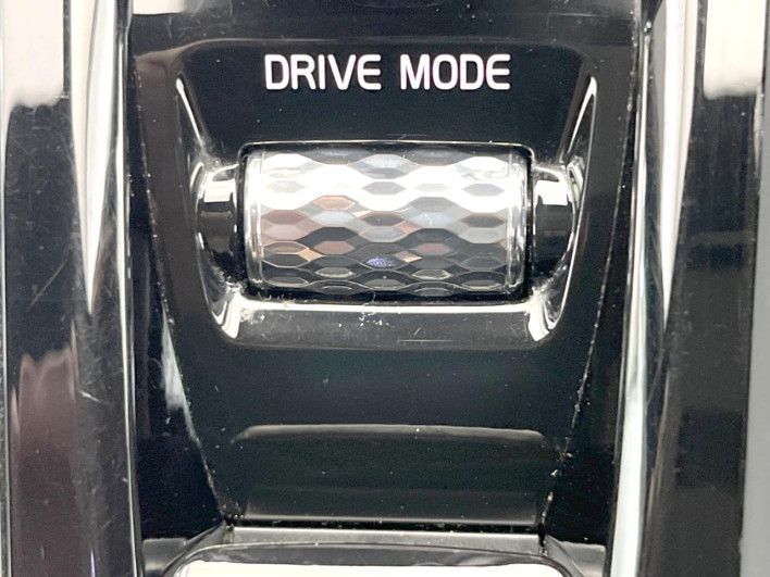 2018 Volvo XC60 LDA-UD4204TXC (UW-6a223faa5a21f)[14]