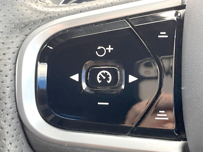 2018 Volvo XC60 LDA-UD4204TXC (UW-6a223faa5a21f)[16]