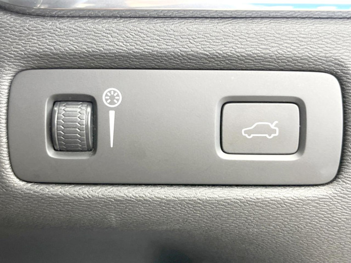 2018 Volvo XC60 LDA-UD4204TXC (UW-6a223faa5a21f)[23]