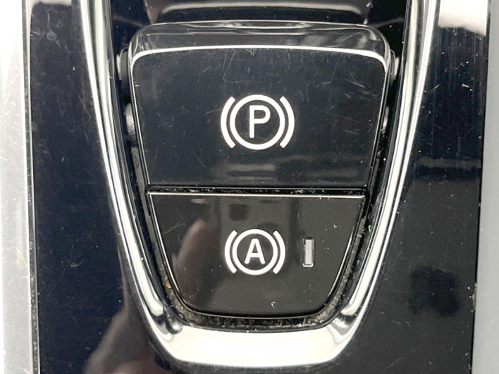 2018 Volvo XC60 LDA-UD4204TXC (UW-6a223faa5a21f)[15]