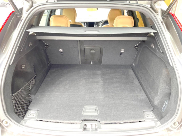 2021 Volvo XC60 5LA-UB420XCPA (UW-6a223faa9a80e)[12]