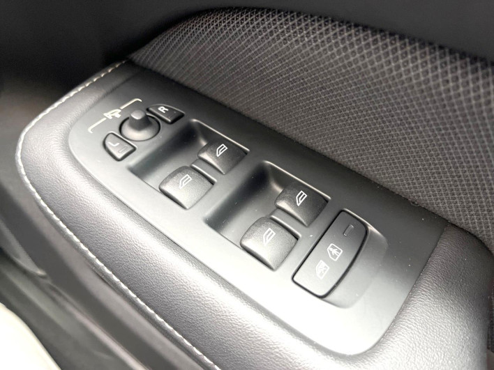2021 Volvo V60 5AA-ZB420TM (UW-6a223fae2407e)[4]