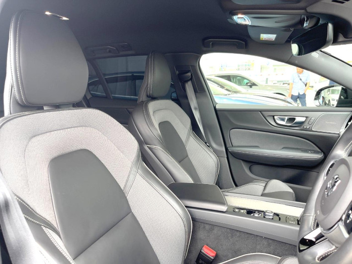 2021 Volvo V60 5AA-ZB420TM (UW-6a223fae2407e)[18]