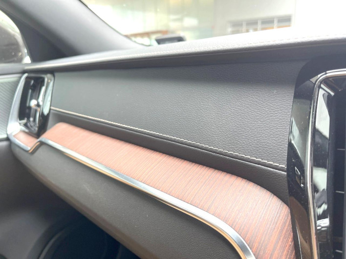 2019 Volvo V60 DBA-ZB420 (UW-6a223fae91d9a)[10]