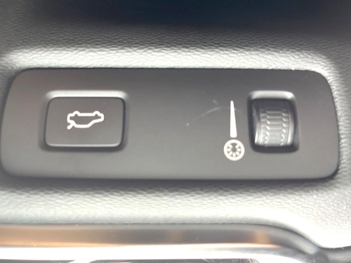 2019 Volvo V60 DBA-ZB420 (UW-6a223fae91d9a)[2]