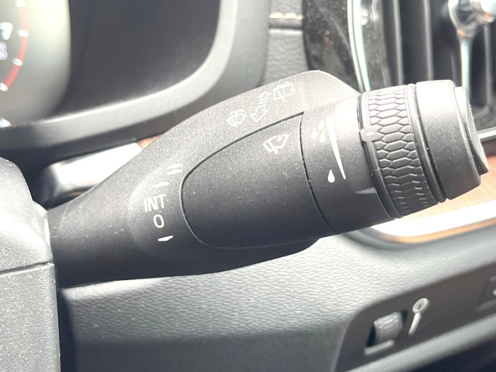 2019 Volvo V60 DBA-ZB420 (UW-6a223fae91d9a)[9]