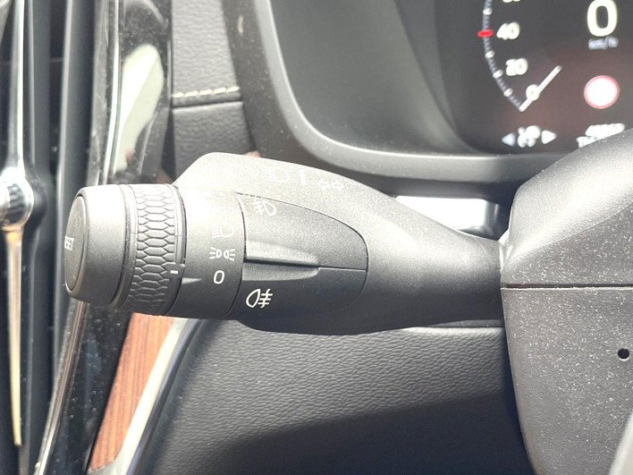 2019 Volvo V60 DBA-ZB420 (UW-6a223fae91d9a)[8]