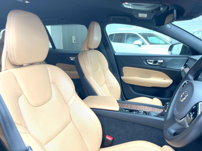 2019 Volvo V60 DBA-ZB420 (UW-6a223fae91d9a)[18]
