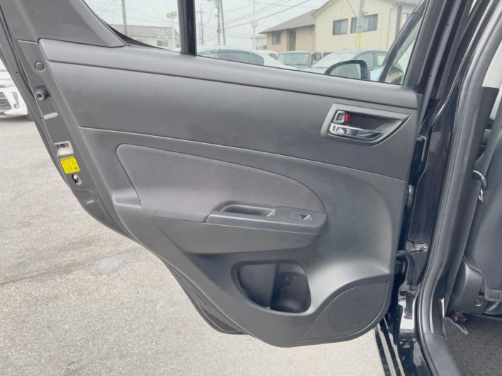 2013 Suzuki Swift DBA-ZC72S (UW-6a223fb245a11)[19]
