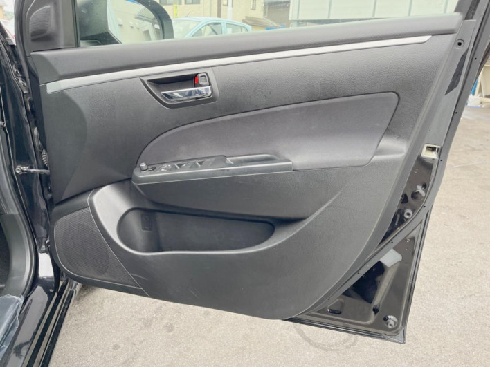 2013 Suzuki Swift DBA-ZC72S (UW-6a223fb245a11)[22]