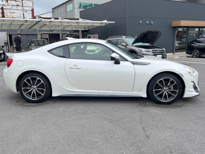 2014 Toyota 86 DBA-ZN6 (UW-6a223fb666f5d)[19]