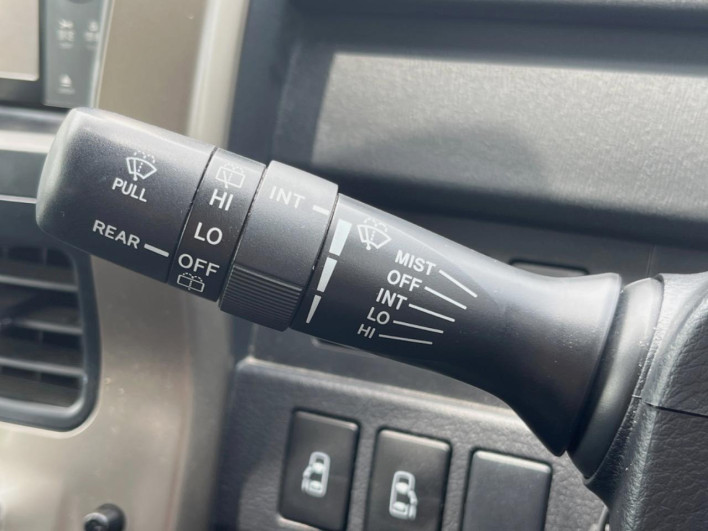 2011 Toyota Noah DBA-ZRR70W (UW-6a223fba5b1b8)[2]