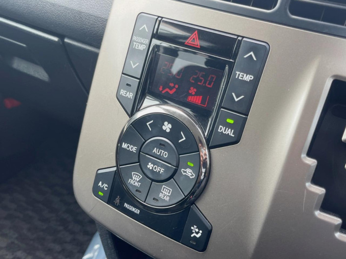 2011 Toyota Noah DBA-ZRR70W (UW-6a223fba5b1b8)[9]