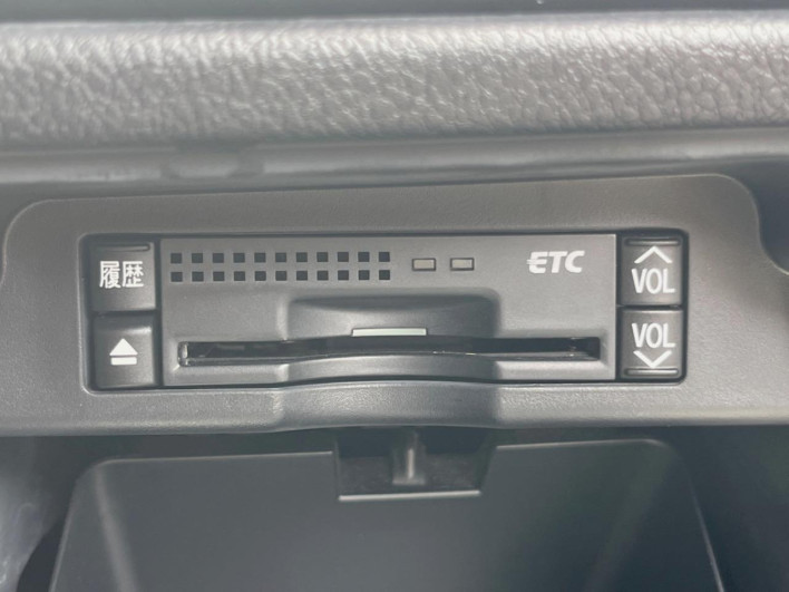 2011 Toyota Noah DBA-ZRR70W (UW-6a223fba5b1b8)[7]