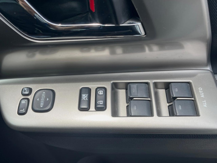 2011 Toyota Noah DBA-ZRR70W (UW-6a223fba5b1b8)[6]