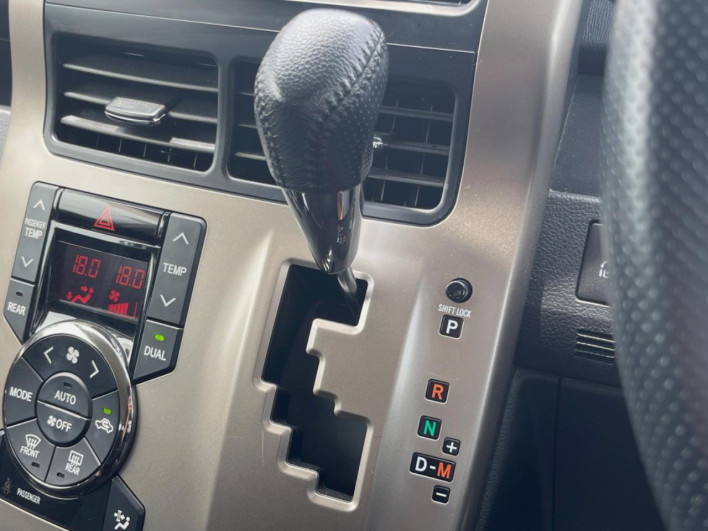2011 Toyota Noah DBA-ZRR70W (UW-6a223fba5b1b8)[8]