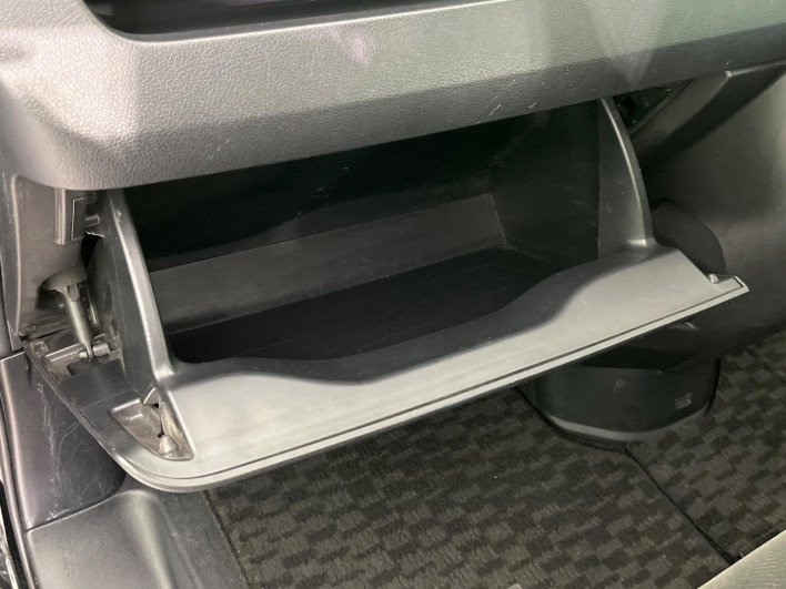2013 Toyota Noah DBA-ZRR70G (UW-6a223fbabcfba)[12]