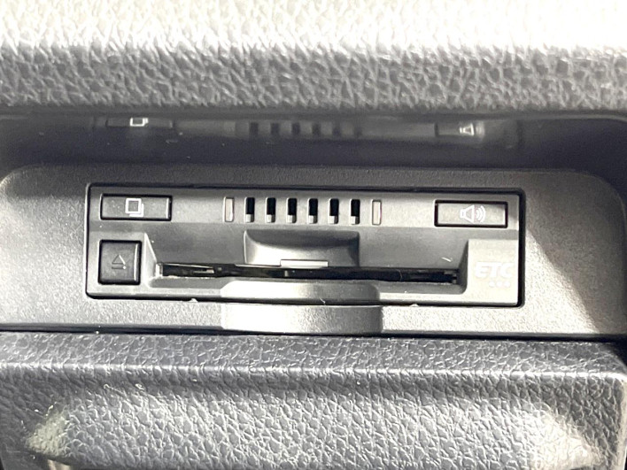 2018 Toyota Noah DBA-ZRR80W (UW-6a223fbfd0e8a)[11]