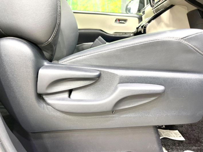 2018 Toyota Noah DBA-ZRR80W (UW-6a223fbfd0e8a)[16]