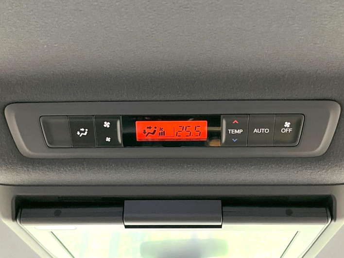2018 Toyota Noah DBA-ZRR80W (UW-6a223fbfd0e8a)[28]