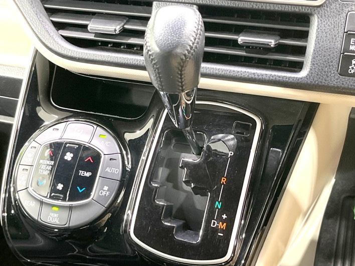 2018 Toyota Noah DBA-ZRR80W (UW-6a223fbfd0e8a)[29]