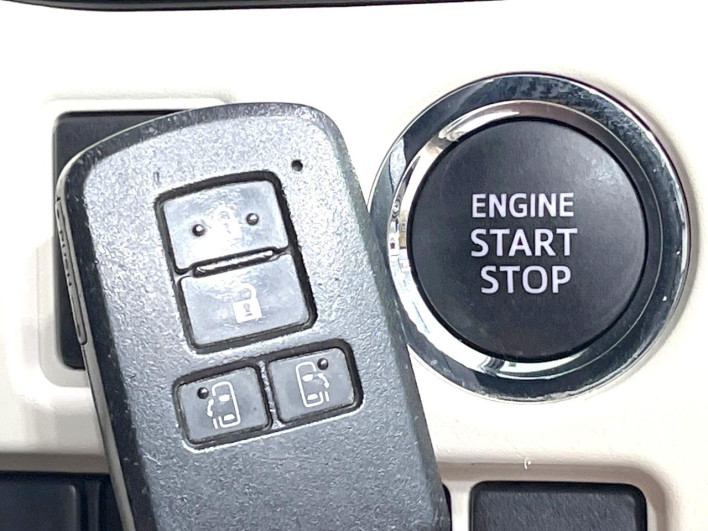 2018 Toyota Noah DBA-ZRR80W (UW-6a223fbfd0e8a)[15]