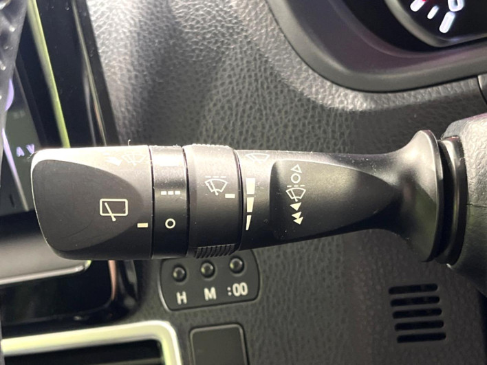 2014 Toyota Voxy DBA-ZRR85W (UW-6a223fc560e6b)[26]