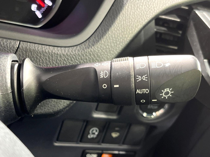 2014 Toyota Voxy DBA-ZRR85W (UW-6a223fc560e6b)[25]
