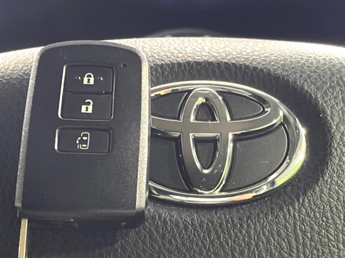 2014 Toyota Voxy DBA-ZRR85W (UW-6a223fc560e6b)[27]